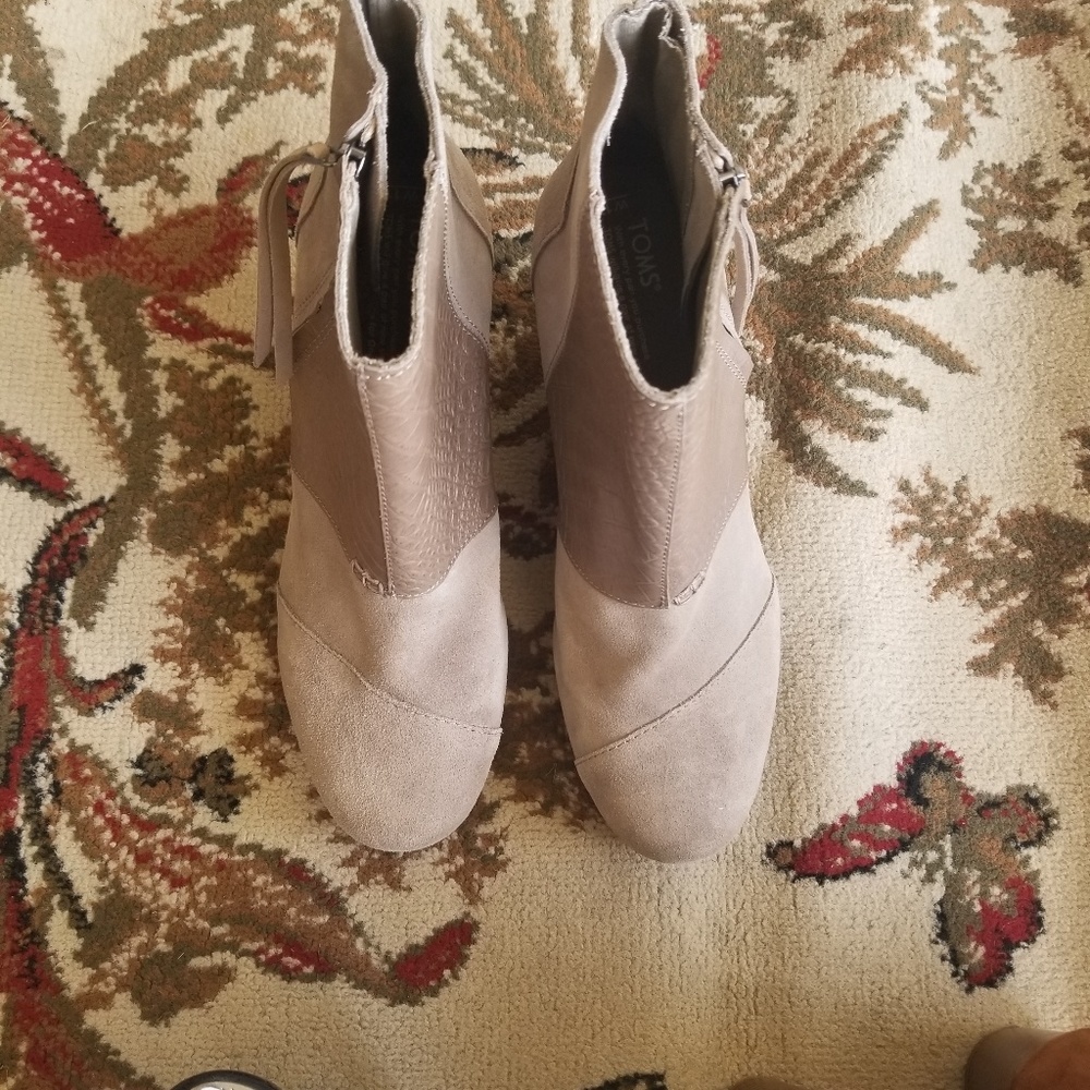 Tom's booties
